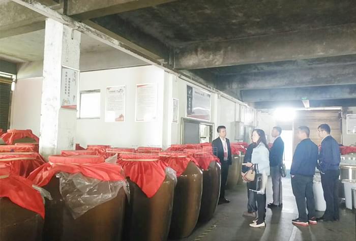 來雅大釀酒設(shè)備廠實地考察1