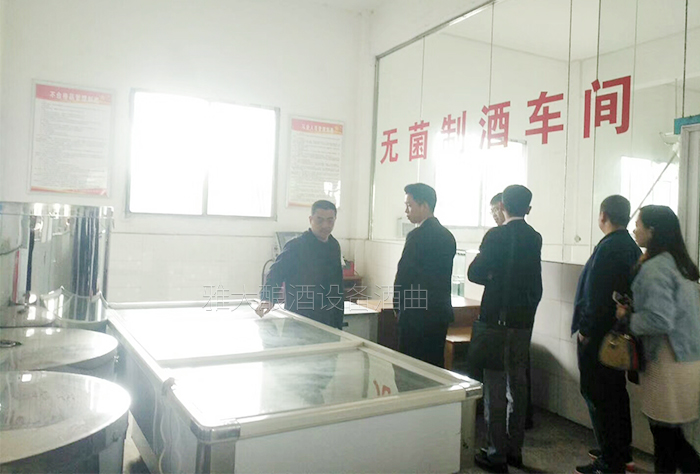 來雅大釀酒設(shè)備廠實地考察3