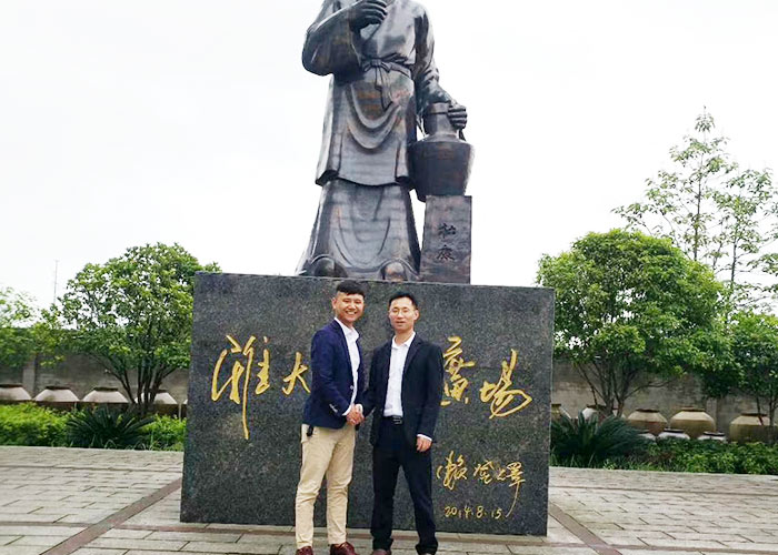 15-高空車租賃走下坡路，引進(jìn)蒸汽釀酒設(shè)備，接手父親酒坊釀造新人生0