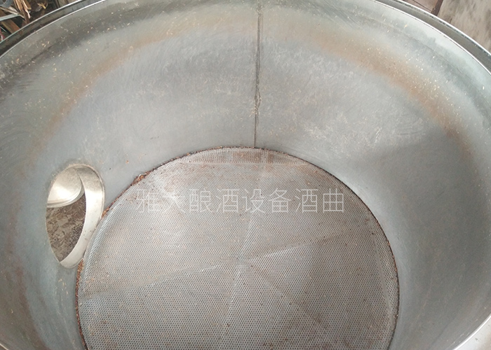 固態(tài)側(cè)開(kāi)口釀酒設(shè)備內(nèi)部結(jié)構(gòu)