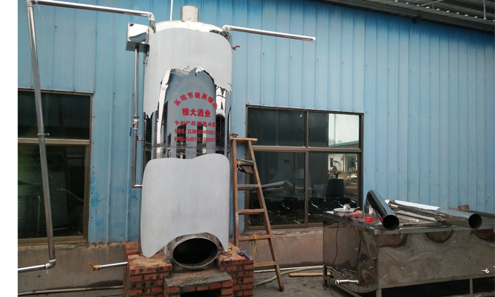 先用石灰標(biāo)出鍋爐、料桶和冷卻器的位置