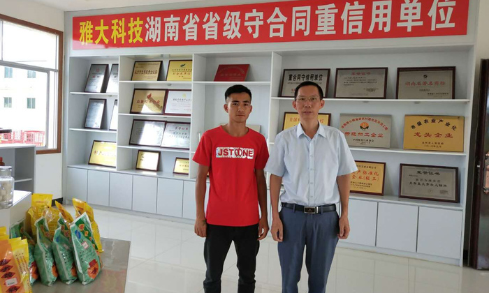 29-李哥借助雅大白酒釀造設備，推出時尚小酒搶占年輕人市場！1