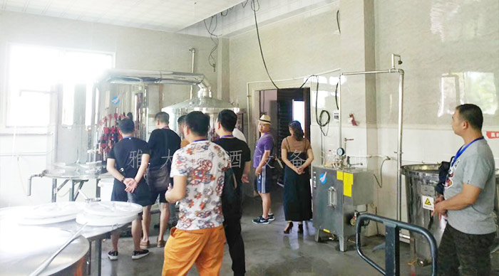 30-達配醇酒業(yè)用白酒釀造機器開酒廠，拿出營業(yè)額的50%資助貧困學生3