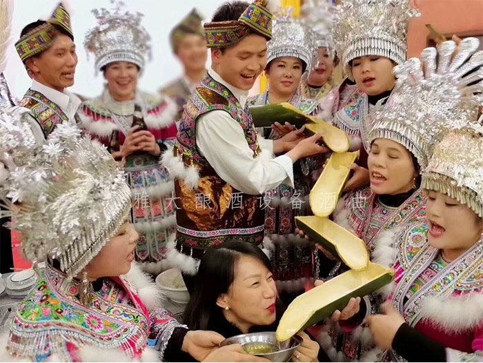 30-達配醇酒業(yè)用白酒釀造機器開酒廠，拿出營業(yè)額的50%資助貧困學生苗疆特色