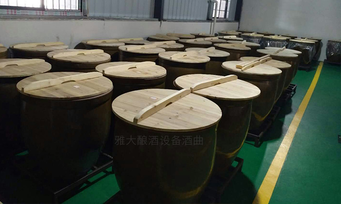 11-采購會計(jì)陳總借助雅大釀酒設(shè)備從釀酒小白蛻變成釀酒大師全過程-發(fā)酵車間