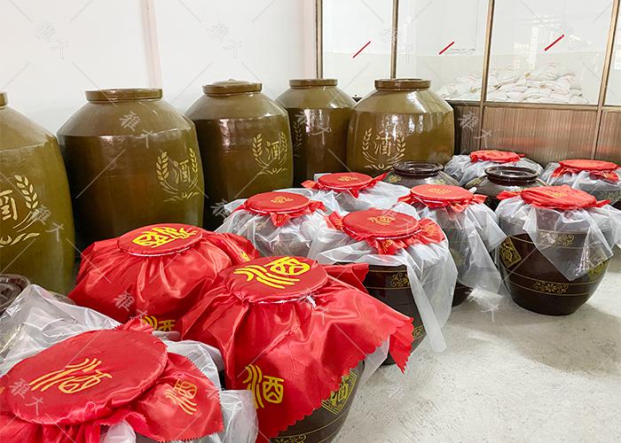 煙酒茶行老板用電加熱釀酒設(shè)備開酒坊，還是純糧酒市場(chǎng)大 6