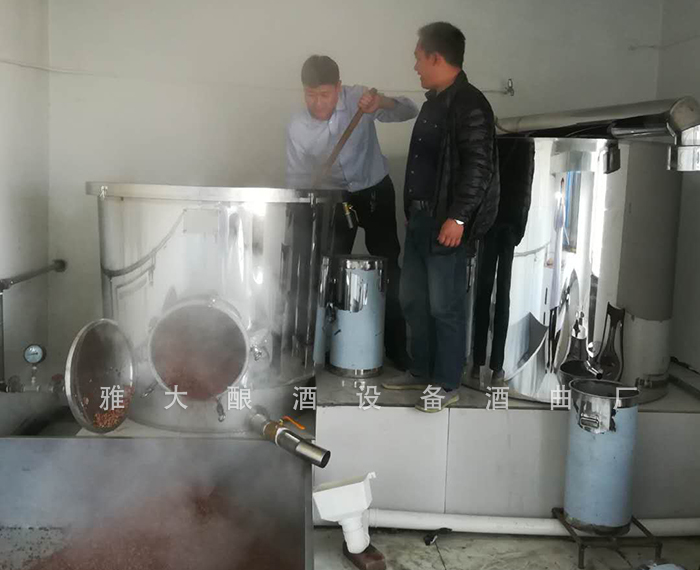 用雅大小型酒廠釀酒設(shè)備輕松做酒 用雅大小型酒廠釀酒設(shè)備輕松做酒